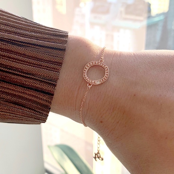 Adore signature organic circle bracelet. - Picture 2 of 2
